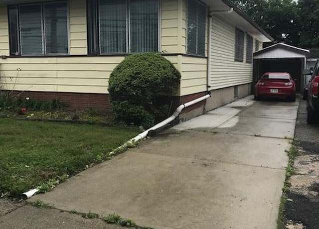 Property at 3111 Mott Ave, Far Rockaway, NY 11691, 3 beds, 2.5 baths