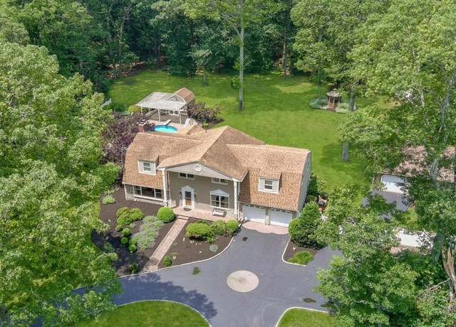 Property at 15 Stillwood Rd, Brookhaven, NY 11719, 4 beds, 3.5 baths