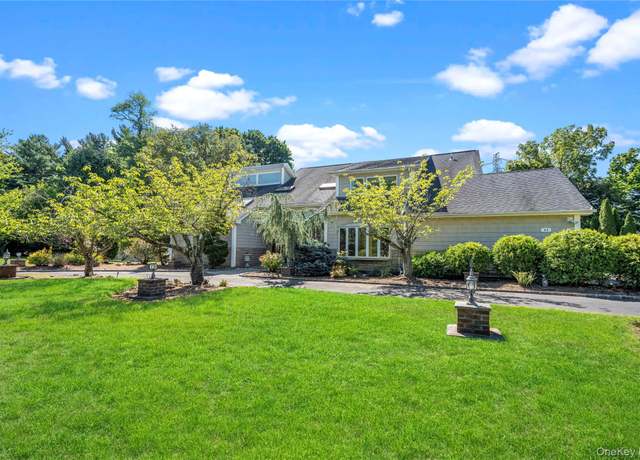 Property at 11 Harbor Ct E, Roslyn Harbor, NY 11576, 5 beds, 3.5 baths