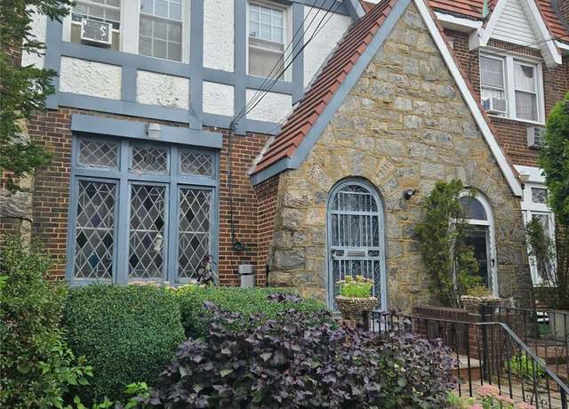 Property at 135-06 228th St, Laurelton, NY 11413, 3 beds, 2.5 baths