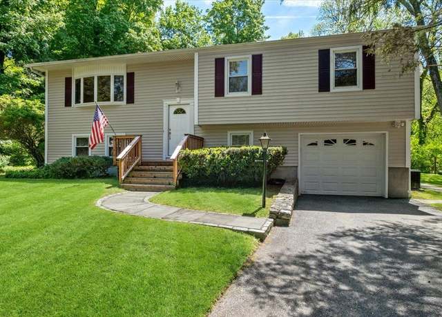 Property at 14 Abraham Gunn Memorial Dr, Cortlandt Manor, NY 10567, 3 beds, 1.5 baths