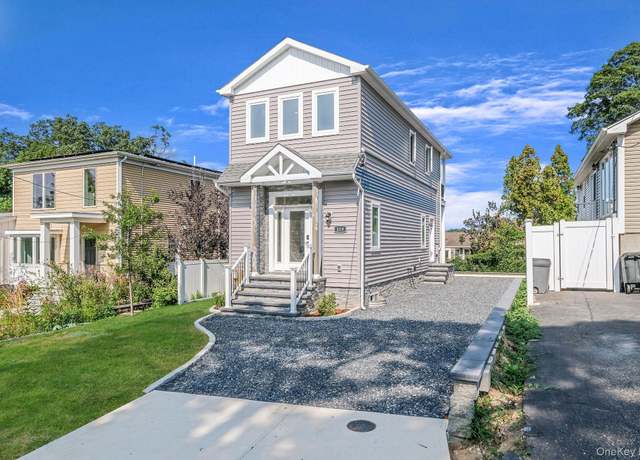 Property at 119 Whittier Dr, Kings Park, NY 11754, 3 beds, 2.5 baths