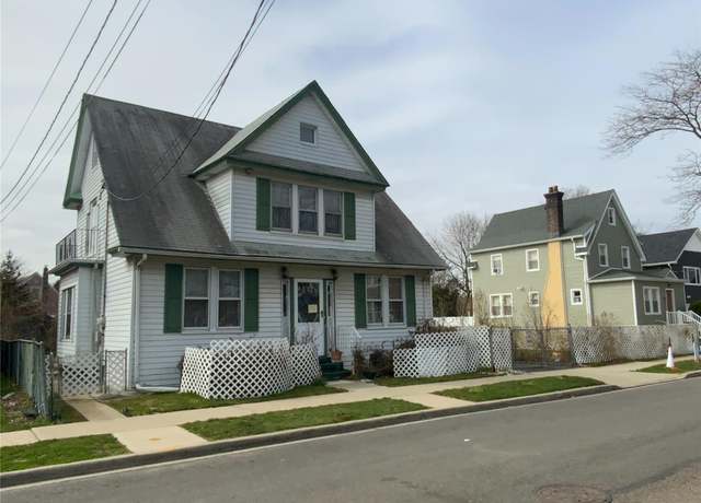 Property at 34 Oakland St, Hempstead, NY 11550, 4 beds, 2 baths