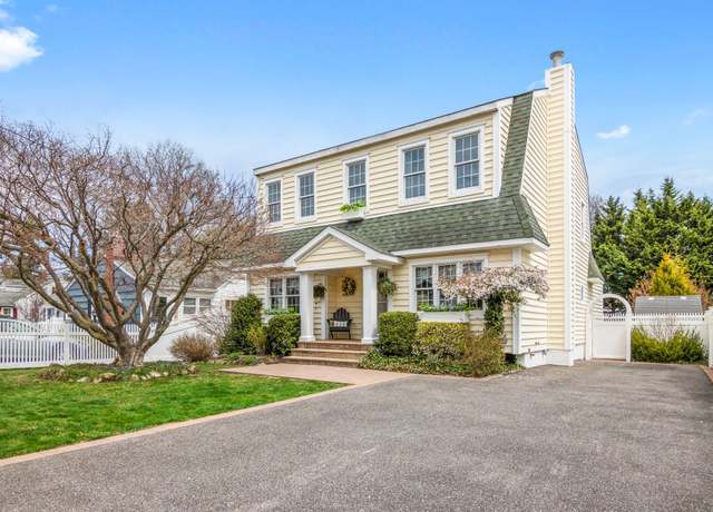Property at 414 4th St, East Northport, NY 11731, 3 beds, 1.5 baths
