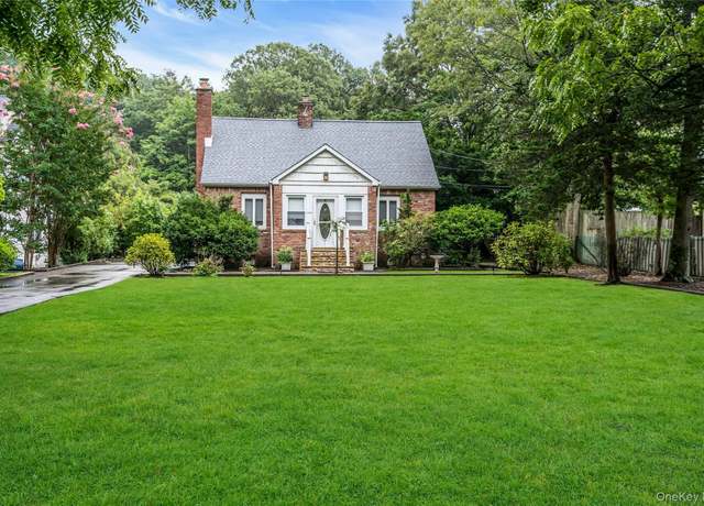 Property at 9 Maplelawn Dr, Commack, NY 11725, 4 beds, 2 baths