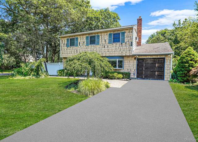 Property at 20 Revere Cir, Port Jefferson Station, NY 11776, 3 beds, 2.5 baths