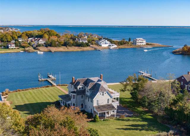 Property at 127 Senix Ave, Center Moriches, NY 11934, 6 beds, 4 baths