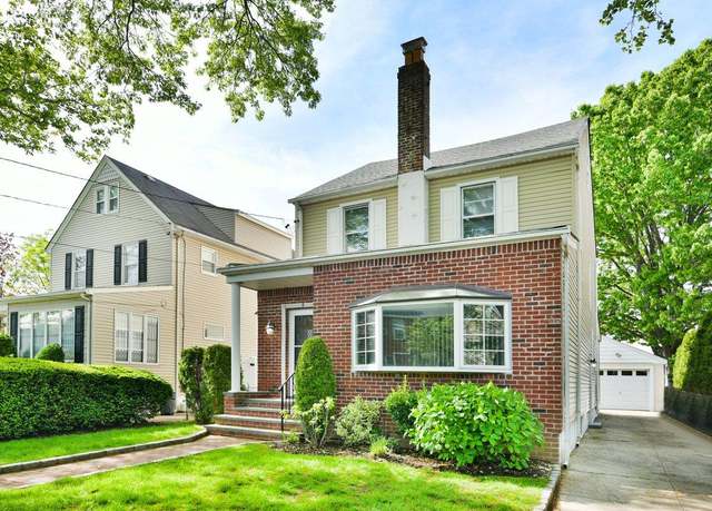 Property at 6 York Pl, Williston Park, NY 11596, 3 beds, 1.5 baths
