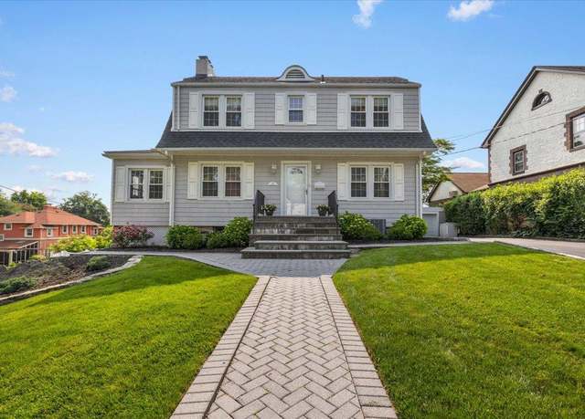 Property at 22 Chippewa Rd, Yonkers, NY 10710, 4 beds, 3.5 baths