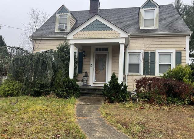 Property at 1450 Merritts Rd, Farmingdale, NY 11735, 3 beds, 2.5 baths
