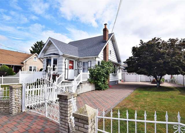 Property at 43 James St, Franklin Square, NY 11010, 5 beds, 4 baths