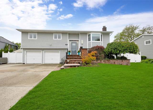 Property at 23 Evelyn Dr, Bethpage, NY 11714, 4 beds, 2 baths