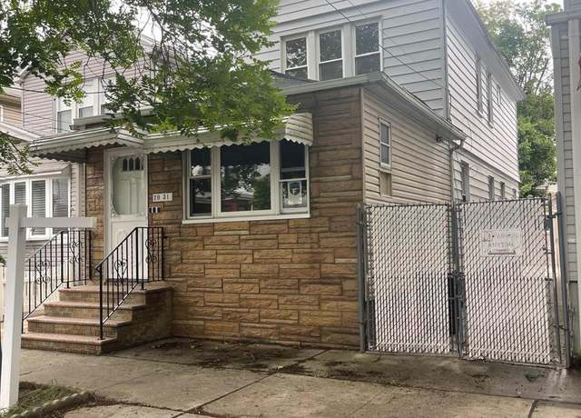 Property at 70-31 71 Pl, Glendale, NY 11385, 5 beds, 3 baths