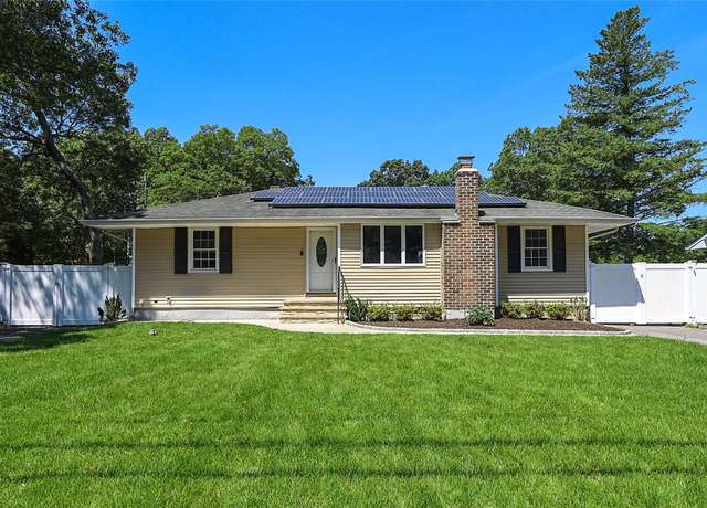 Property at 62 S Howell Ave, Centereach, NY 11720, 3 beds, 1 bath