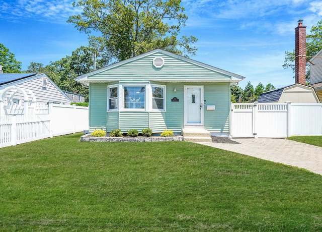 Property at 1345 Madison Ave, West Islip, NY 11795, 3 beds, 2 baths