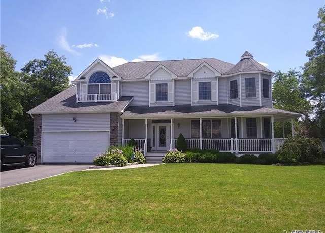 Property at 3 Danamarie Ln, East Patchogue, NY 11772, 4 beds, 2.5 baths