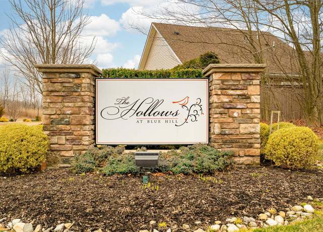 Property at 32 Michael Roberts Ct, Pearl River, NY 10965, 2 beds, 2.5 baths