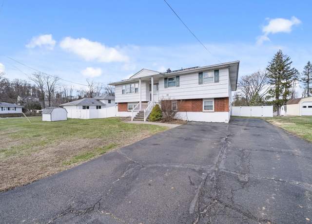 Property at 33 De Halve Maen Dr, Stony Point, NY 10980, 6 beds, 3 baths
