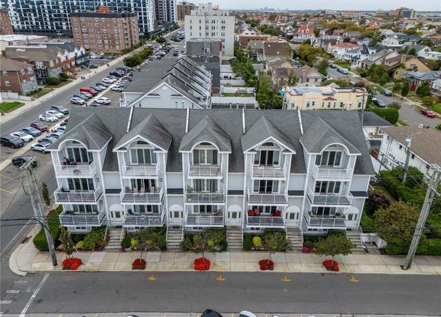 Property at 159 Monroe Blvd, Long Beach, NY 11561, 3 beds, 2 baths