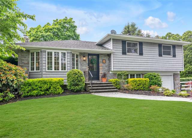 Property at 2 Oberlon Dr, Greenlawn, NY 11740, 3 beds, 2 baths