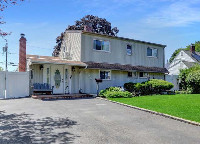 Property at 206 Friends Ln, Westbury, NY 11590, 4 beds, 2 baths