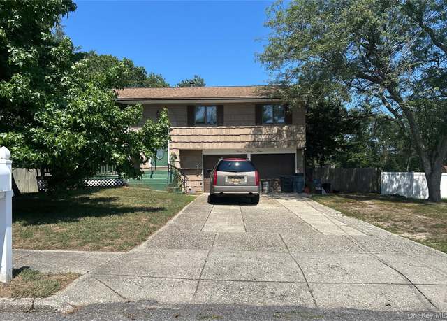 Property at 335 Babylon St, Islip Terrace, NY 11752, 4 beds, 1.5 baths