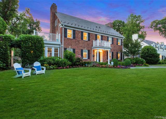 Property at 45 Mason Dr, Manhasset, NY 11030, 5 beds, 3.5 baths