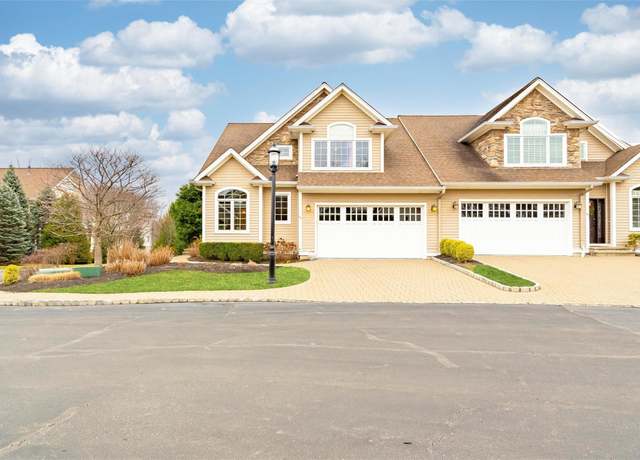 Property at 44 Michael Roberts Ct, Pearl River, NY 10965, 3 beds, 3.5 baths
