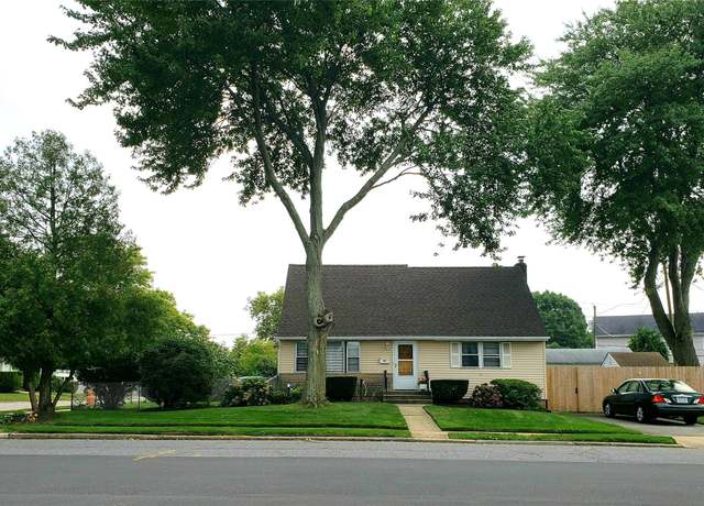 Property at 42 Fordham Ave, Hicksville, NY 11801, 4 beds, 2 baths