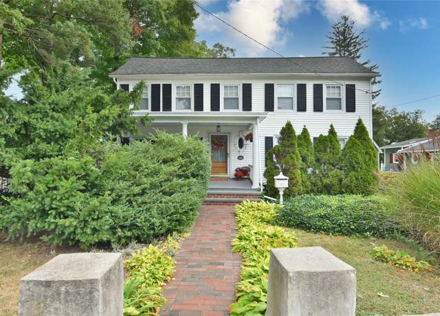 Property at 68 W Neck Rd, Huntington, NY 11743, 4 beds, 1.5 baths