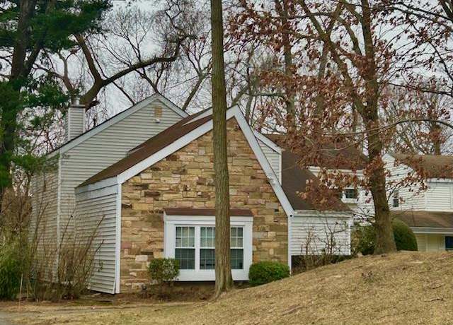 Property at 5 Hunt Club Dr, Coram, NY 11727, 3 beds, 2.5 baths