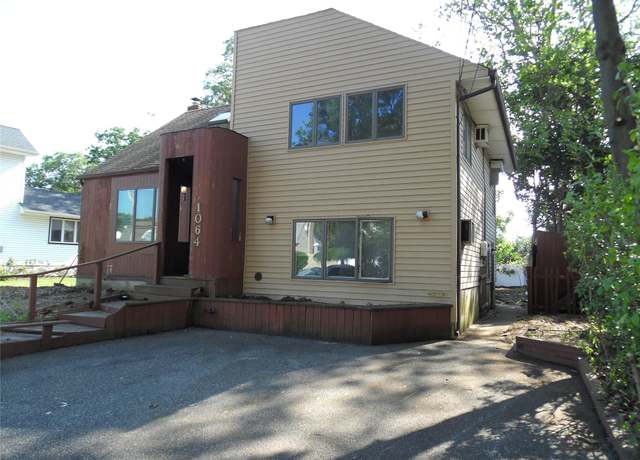 Property at 1064 Barbara Ct, North Bellmore, NY 11710, 3 beds, 1.5 baths