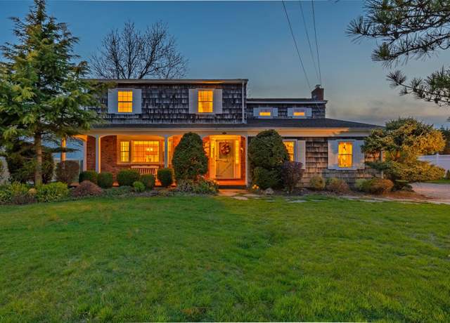 Property at 45 Edgewater Ave, Massapequa, NY 11758, 4 beds, 2.5 baths