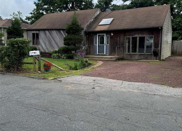Property at 47 Georgia St, East Northport, NY 11731, 3 beds, 1.5 baths