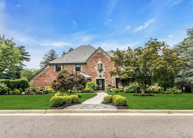 Property at 57 Aldershot Ln, Manhasset, NY 11030, 5 beds, 5.5 baths