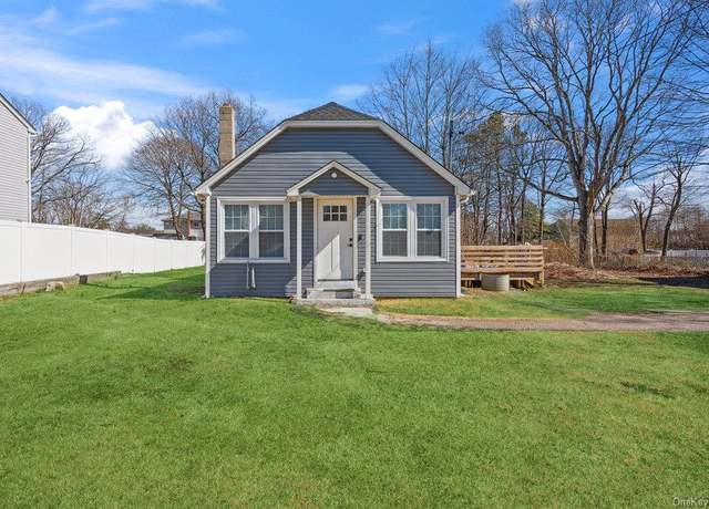 Property at 85 Floyd St, Deer Park, NY 11729, 2 beds, 1 bath