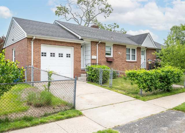 Property at 41 Livingston Ave, Babylon, NY 11702, 2 beds, 1 bath