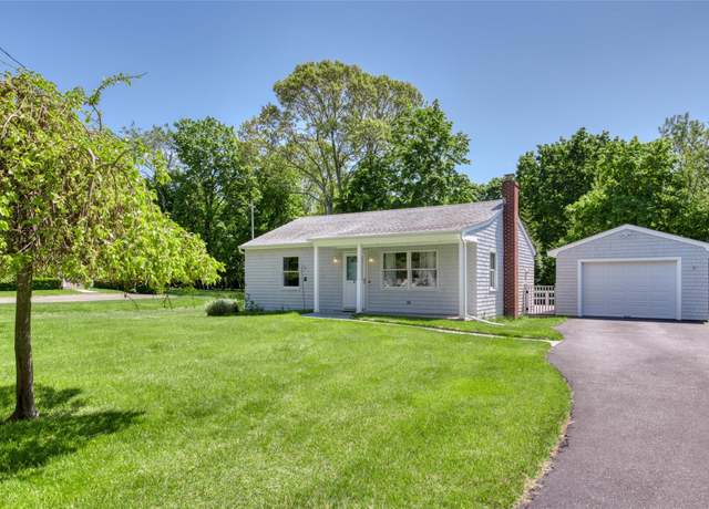 Property at 31 Bayberry Ln, Sag Harbor, NY 11963, 3 beds, 2 baths