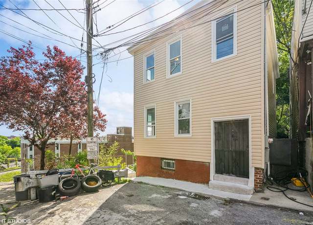 Photo of 15 Stewart Pl, Yonkers, NY 10701