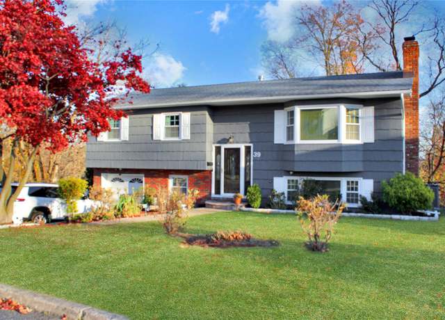 Property at 39 Greywood Dr, Orangeburg, NY 10962, 4 beds, 2.5 baths
