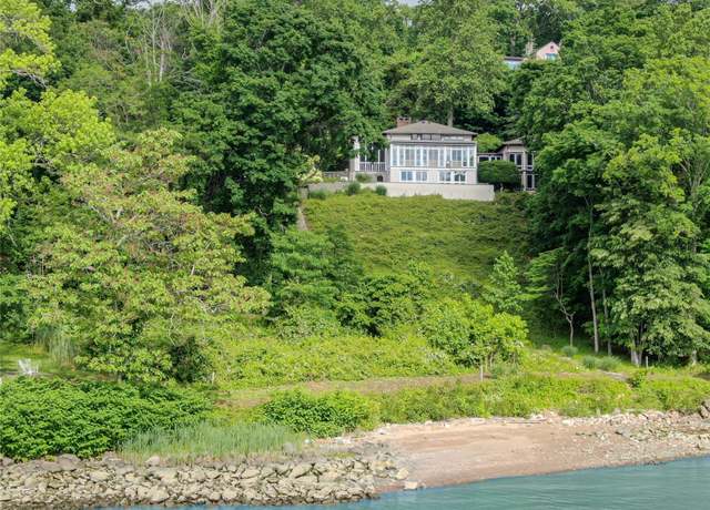Property at 99 Corbett Ln, Palisades, NY 10964, 5 beds, 5.5 baths