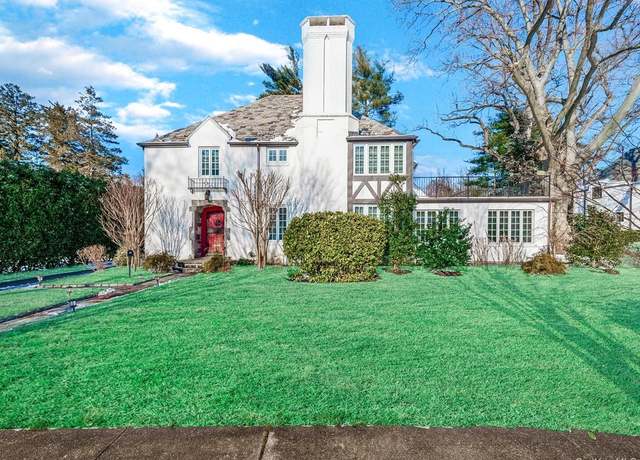 Property at 15 Surrey Rd, Great Neck, NY 11020, 5 beds, 3.5 baths