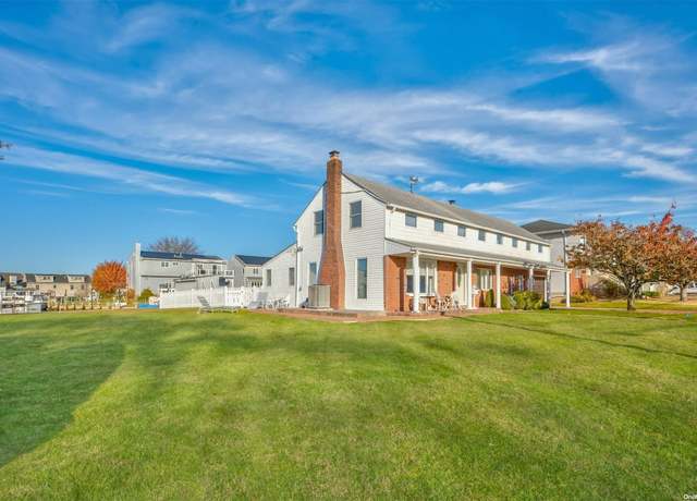 Property at 1 Jetmore Pl, Massapequa, NY 11758, 3 beds, 3 baths
