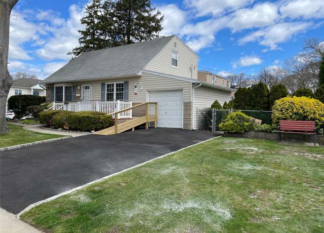 Property at 1825 Dover Rd, Wantagh, NY 11793, 3 beds, 2 baths