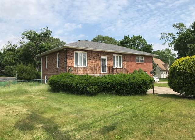 Property at 514 Sweet Hollow Rd, Melville, NY 11747, 4 beds, 2 baths