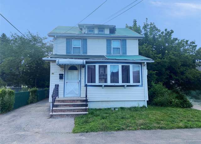 Property at 1 Lewis Pl, Lynbrook, NY 11563, 3 beds, 2.5 baths
