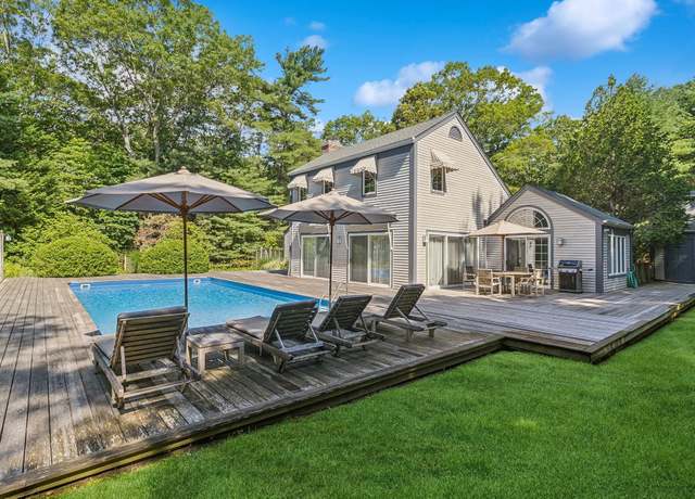 Property at 530 Hands Creek Rd, East Hampton, NY 11937, 3 beds, 2.5 baths