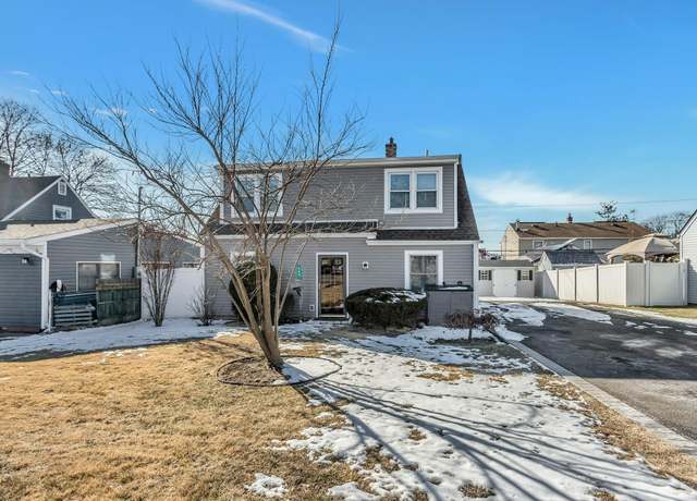 Property at 444 Gardiners Ave, Levittown, NY 11756, 3 beds, 1 bath