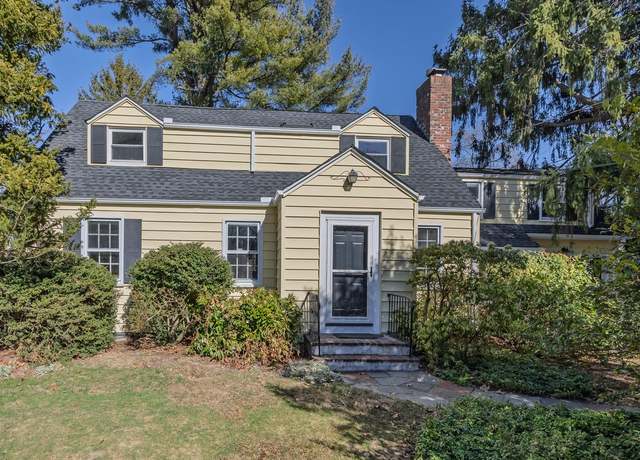 Property at 17 Dogwood Dr, Stony Brook, NY 11790, 4 beds, 3 baths