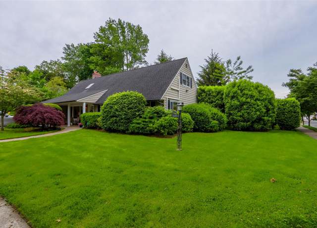 Property at 8 4th Pl, Garden City, NY 11530, 4 beds, 2 baths